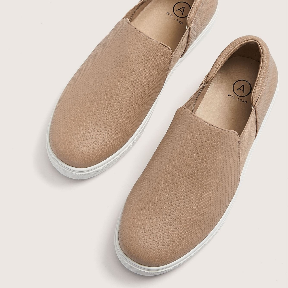 Addition Elle khaki slip one (size 9)
